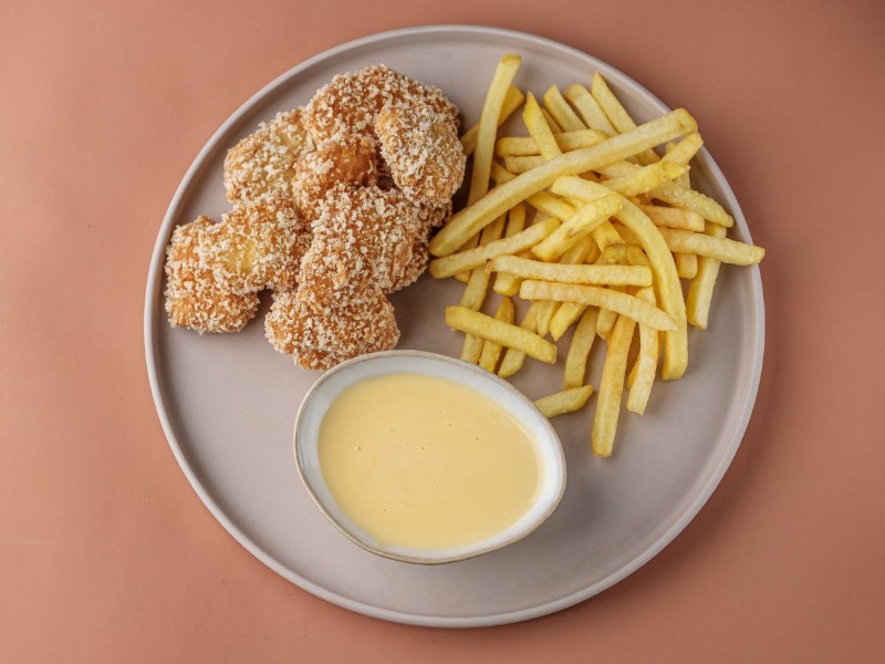 Курячі нагетси з картоплею фрі