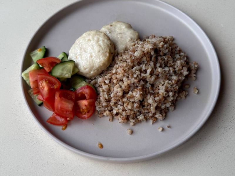 Гречка з індюшиними котлетами