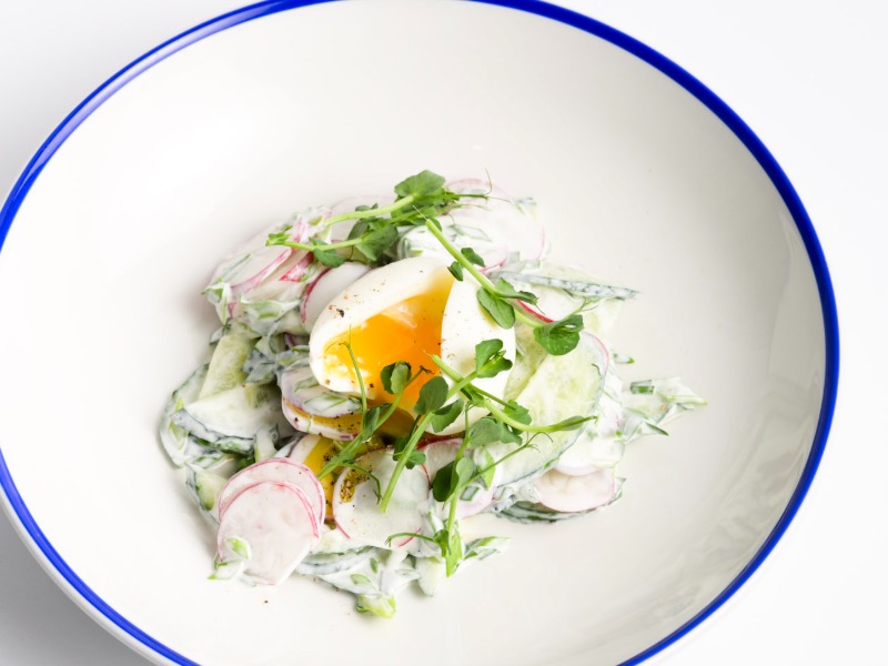 Салат з редисом та яйцем