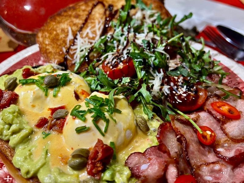 Яйця Бенедикт