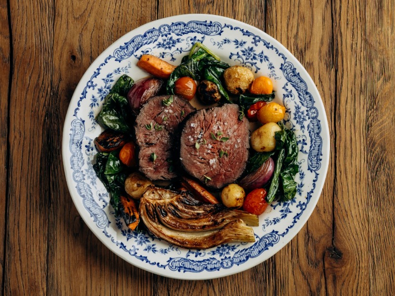 Вирізка у перцевому соусі з овочами