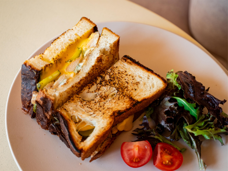 Сирний мелт з куркою