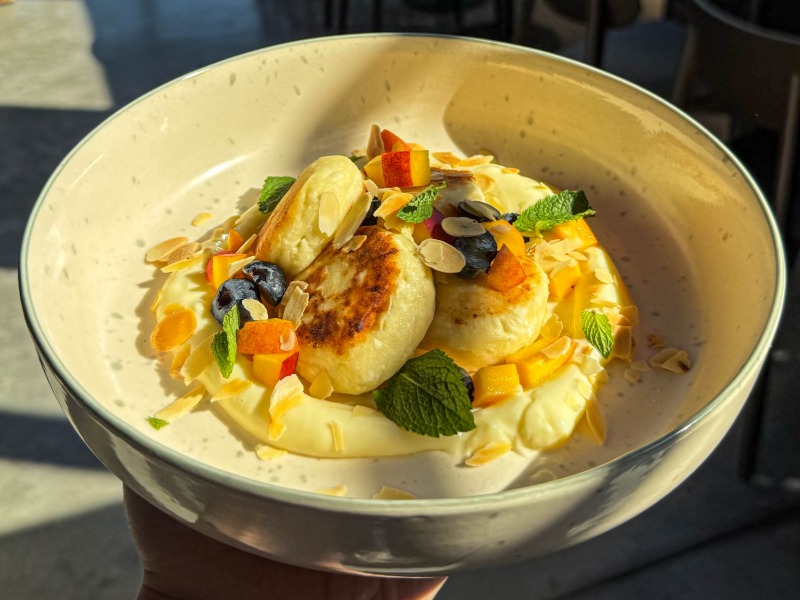 Сирники з ягодами