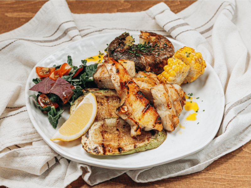 Судак з цукіні та соусом Тартар (300г)