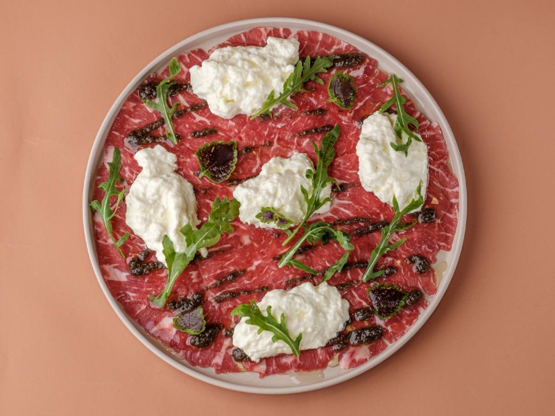 Карпаччо з страчателлою/Carpaccio Fresco