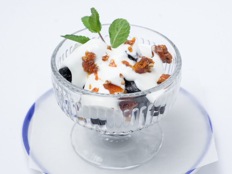 Чорнослив з горіхами та кремом