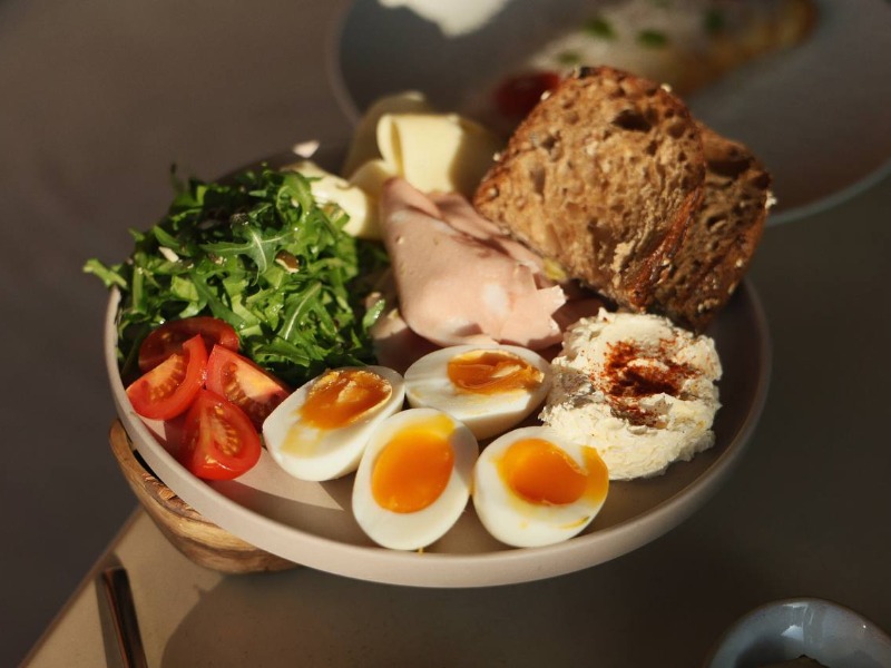 Сніданок з мортаделою