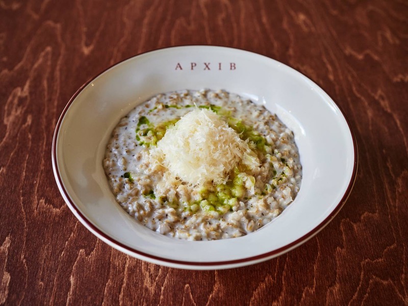 Вівсянка з сиром ,трюфелем та яйцем пашот
