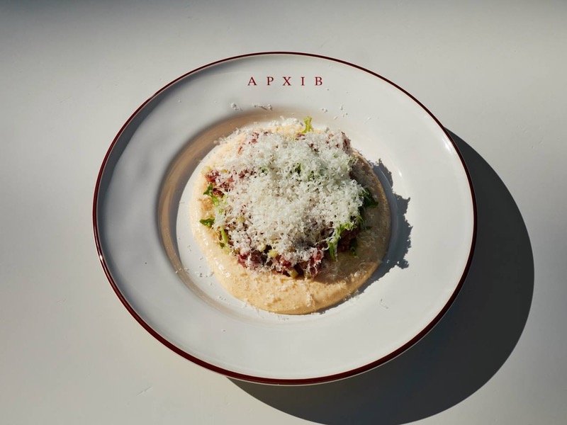 Тар-тар з яловичини із соусом айолі та ікрою