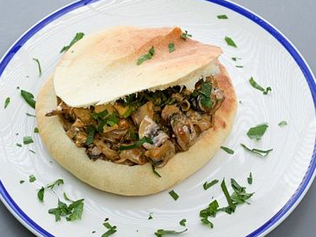 Піта  з мідіями та грибами