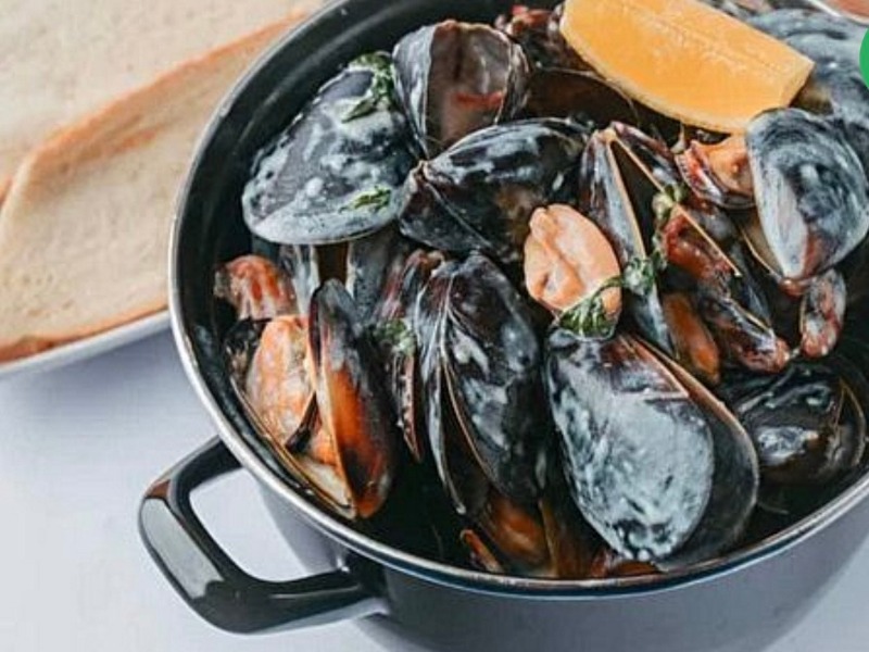 Мідії  в устрично-вершковому соусі