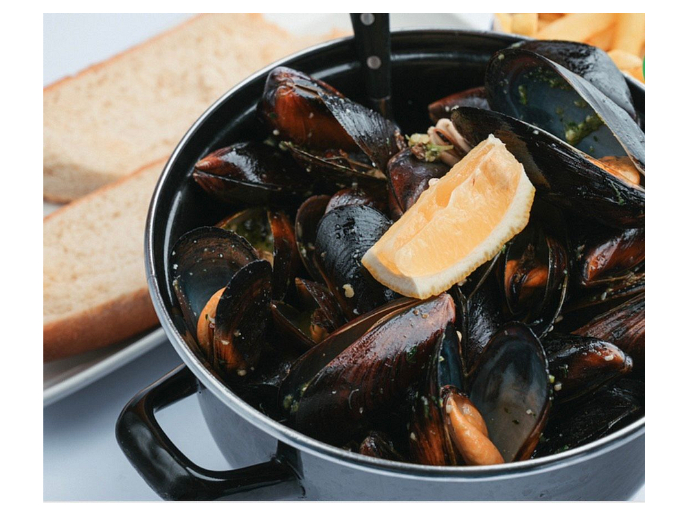 Мідії в часниковому соусі