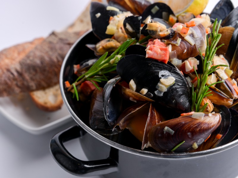 Мідії з чорізо