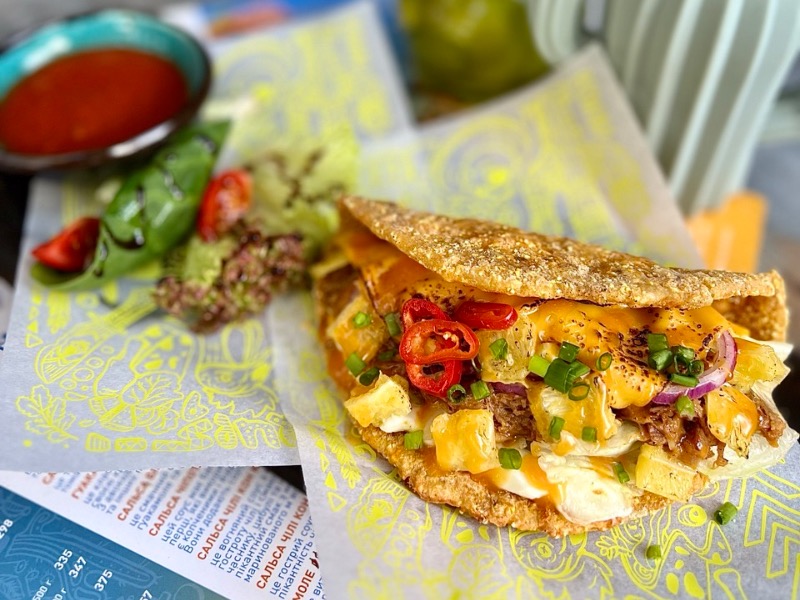 Тако з томленою індичкою