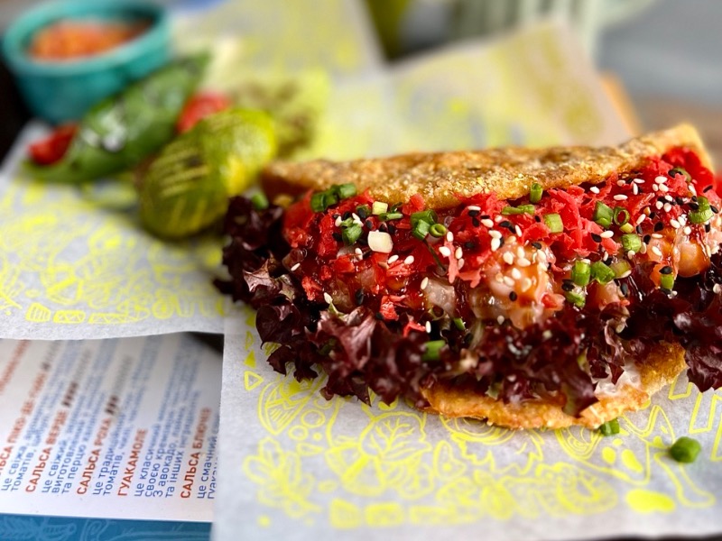 Тако з севиче із креветки та лосося