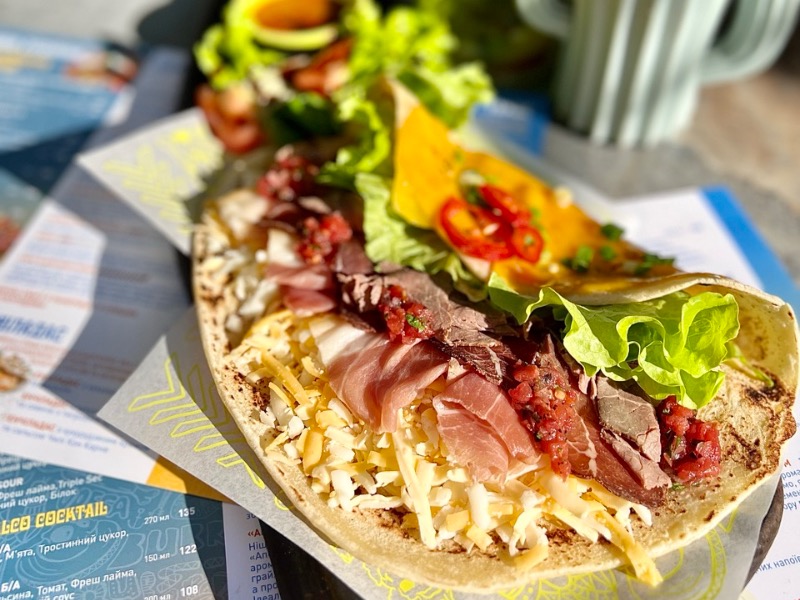 Кесаділья з хамоном, пастрамі та брезаолою, Кесаділья з хамоном, пастрамі та брезаолою Зробити подвійну начинку?