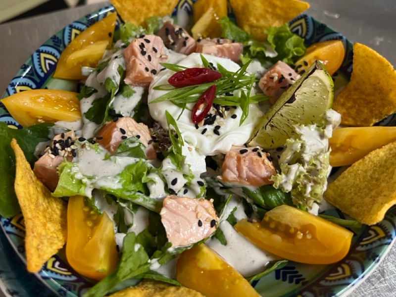 Салат Цезарь Кардіні з лососем