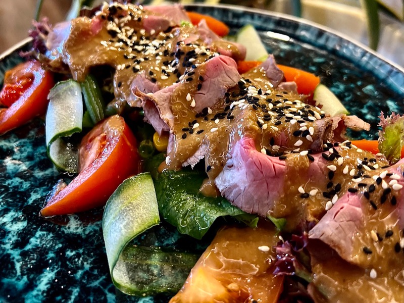 Салат з пастрамі