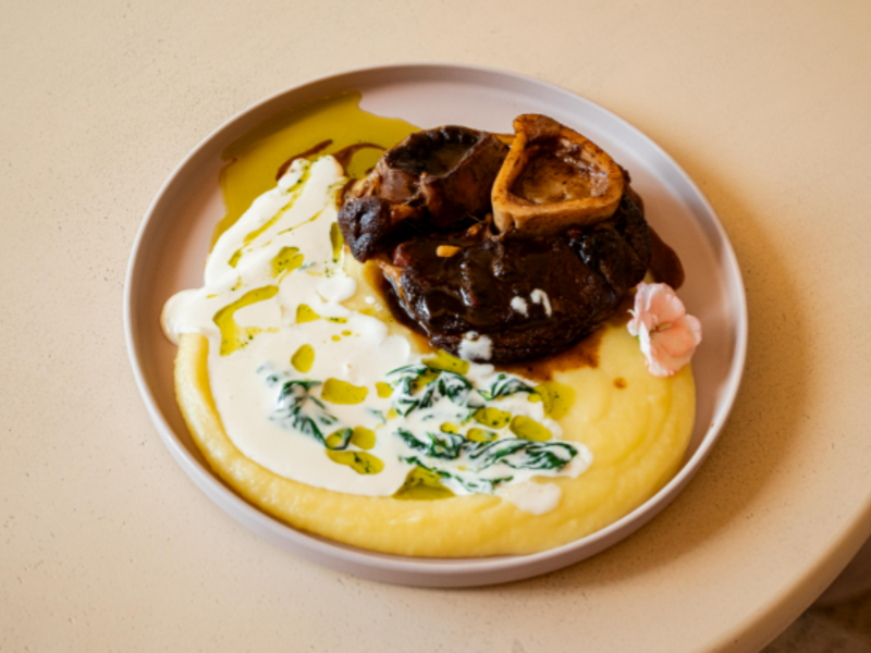 Оссобуко у винно-сливовому соусі та картопляним пюре