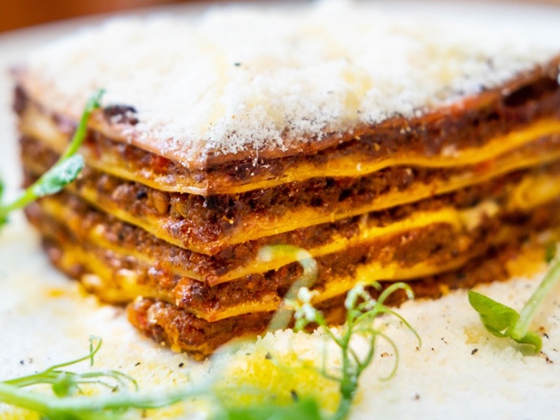 Лазанья з соусом бешамель