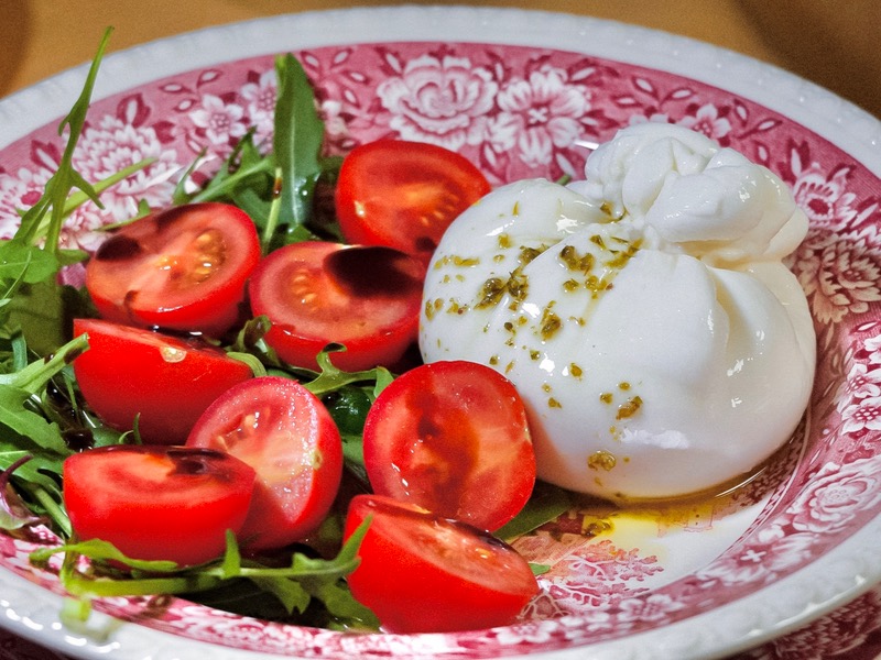 Бурата з томатами